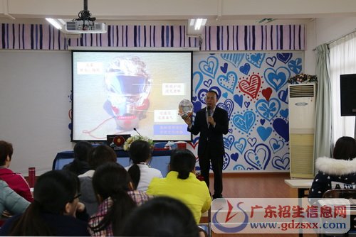 图：广州民航幼儿园举办消防安全知识的培训讲座